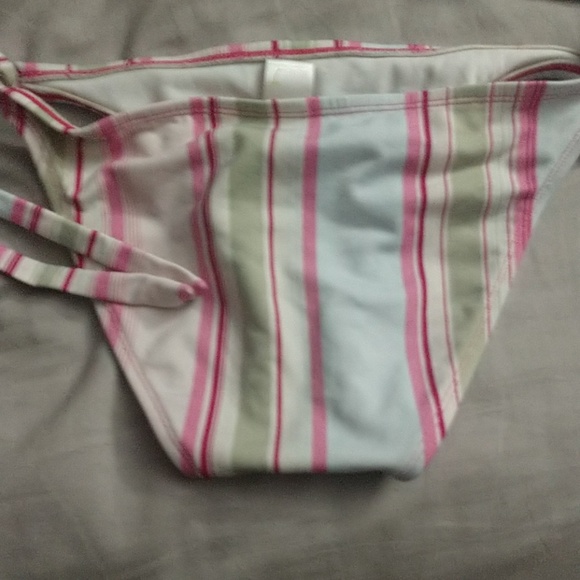 Bikini - Picture 2 of 3